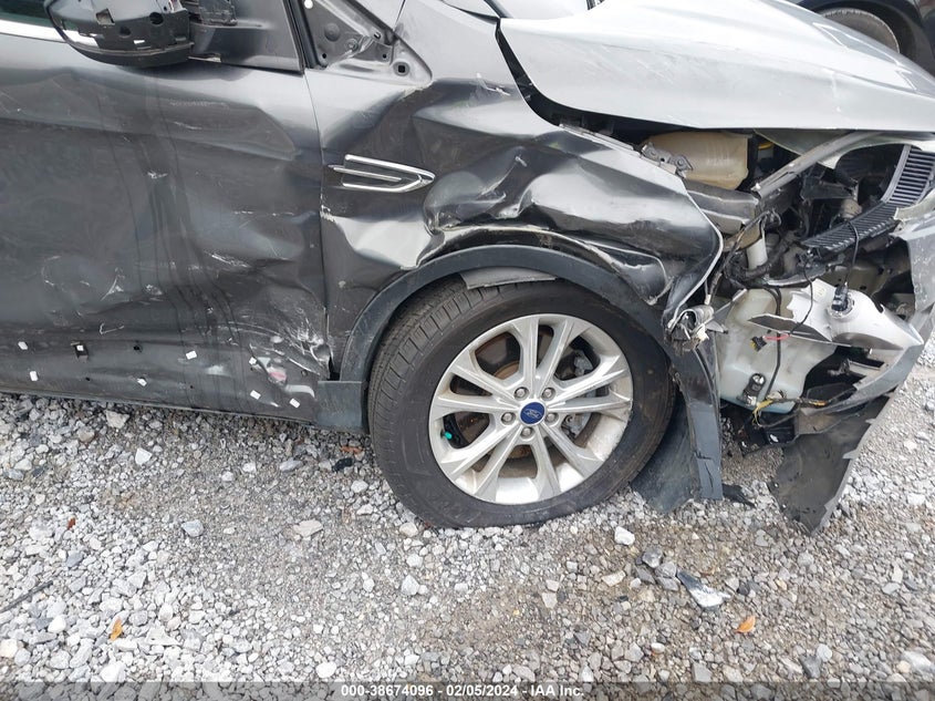 VIN 1FMCU0G98HUB04404 2017 FORD ESCAPE SE