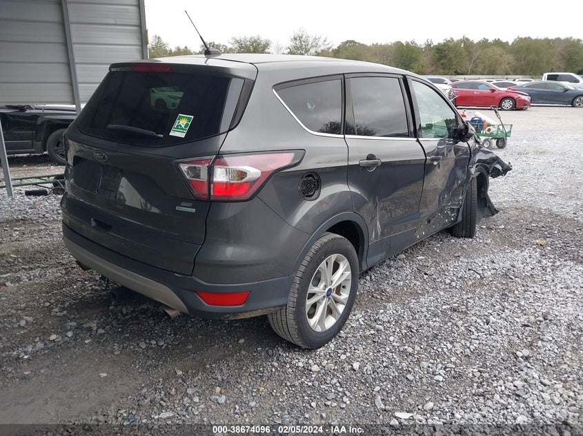 VIN 1FMCU0G98HUB04404 2017 FORD ESCAPE SE