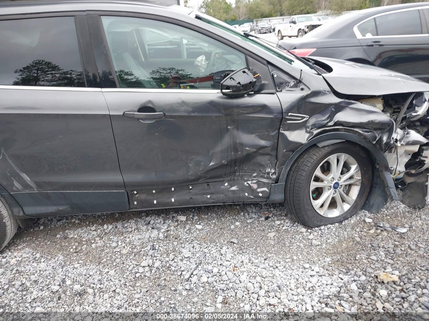 VIN 1FMCU0G98HUB04404 2017 FORD ESCAPE SE