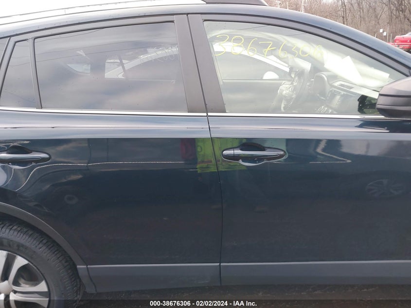 2018 TOYOTA RAV4 LE - JTMZFREV7JD129328