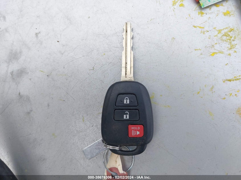 2018 TOYOTA RAV4 LE - JTMZFREV7JD129328