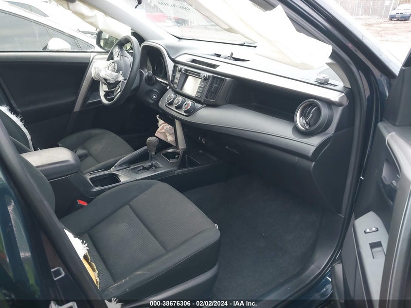 2018 TOYOTA RAV4 LE - JTMZFREV7JD129328