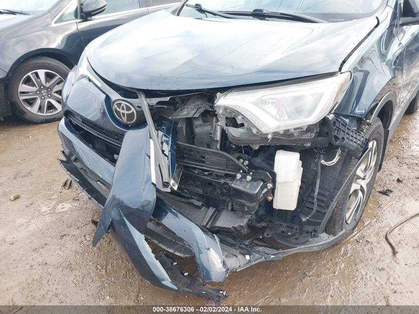 2018 TOYOTA RAV4 LE - JTMZFREV7JD129328