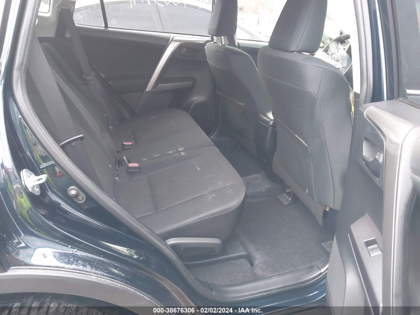 2018 TOYOTA RAV4 LE - JTMZFREV7JD129328