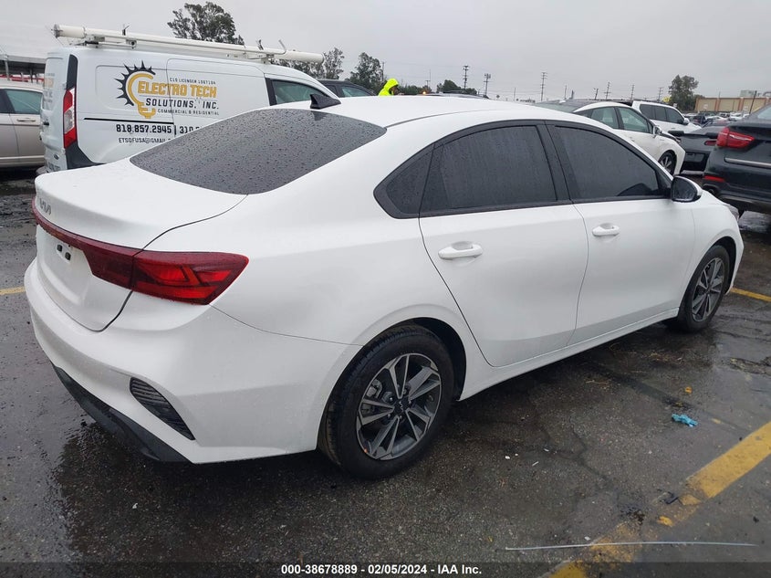 VIN 3KPF24AD3PE674125 2023 KIA FORTE LXS
