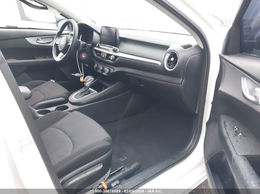 VIN 3KPF24AD3PE674125 2023 KIA FORTE LXS