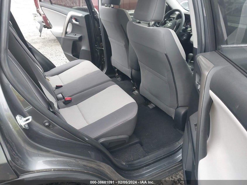 2015 TOYOTA RAV4 XLE - JTMWFREV5FD076512