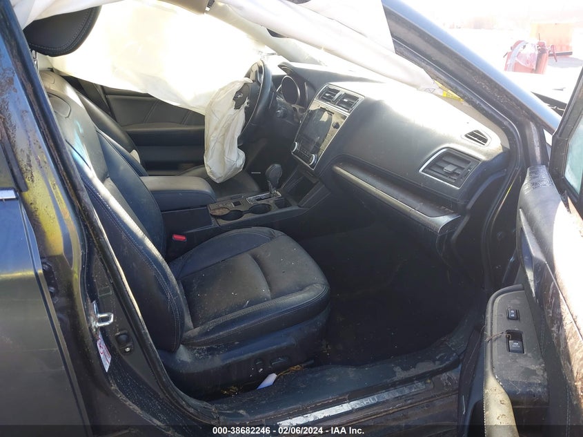 VIN 4S4BSANC3J3218599 2018 SUBARU OUTBACK 2.5I LIMITED