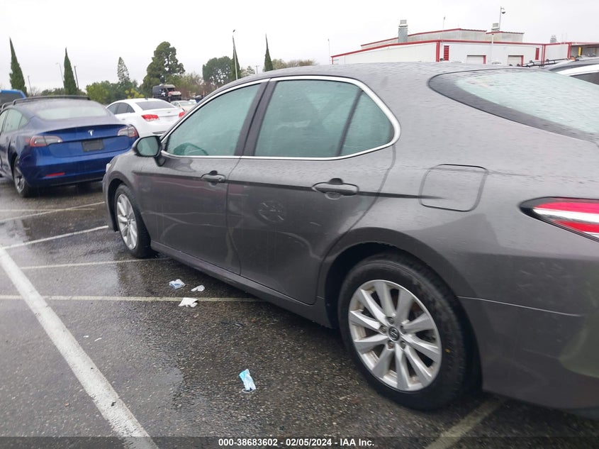 2018 TOYOTA CAMRY LE - 4T1B11HK4JU657892