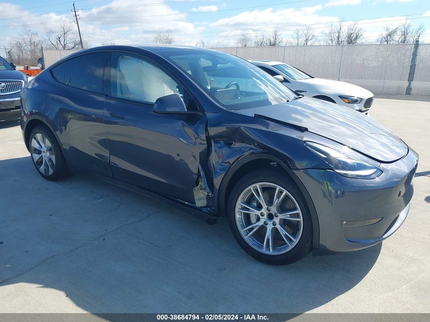 2023 TESLA MODEL Y  (VIN: 7SAYGDED3PF956024)