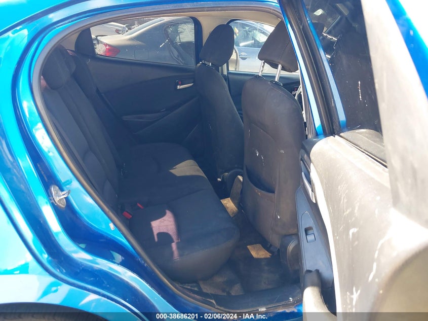 VIN 3MYDLBYV9KY500656 2019 TOYOTA YARIS LE