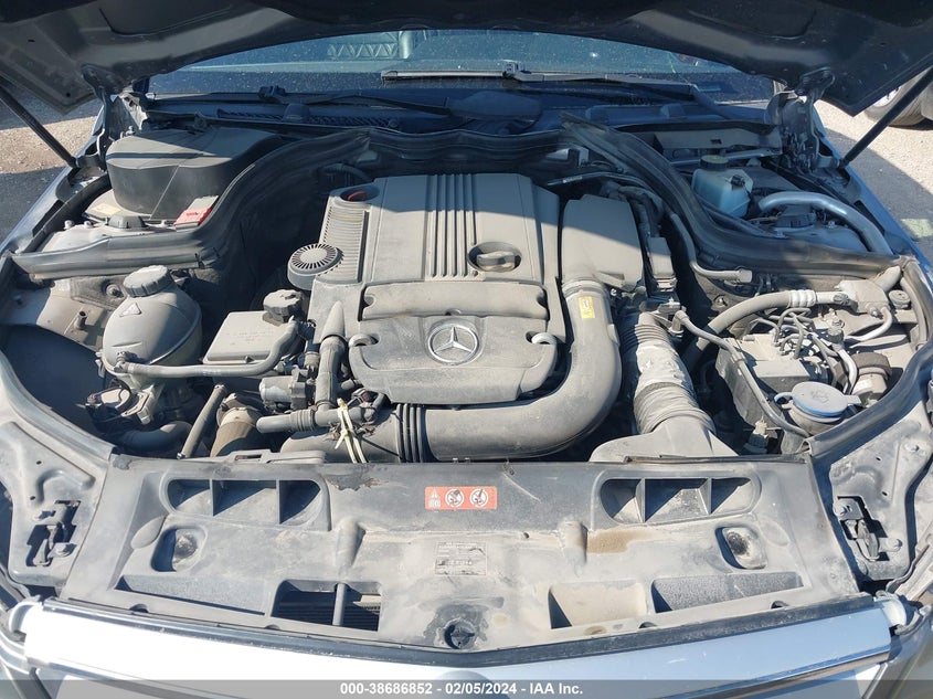 2013 MERCEDES-BENZ C 250 LUXURY/SPORT - WDDGF4HB8DA802506