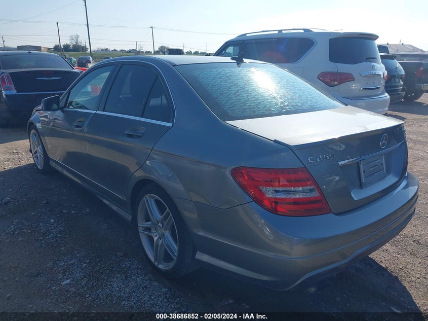 2013 MERCEDES-BENZ C 250 LUXURY/SPORT - WDDGF4HB8DA802506