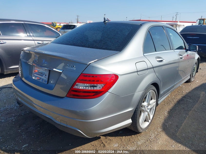 2013 MERCEDES-BENZ C 250 LUXURY/SPORT - WDDGF4HB8DA802506