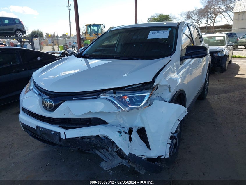 2018 TOYOTA RAV4 LE - JTMZFREV5JJ174480