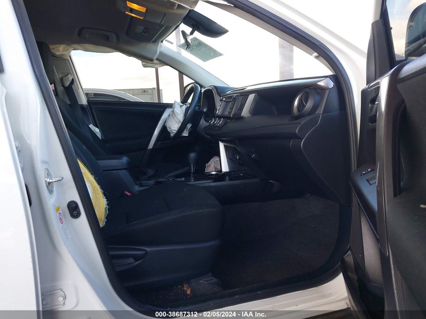 2018 TOYOTA RAV4 LE - JTMZFREV5JJ174480