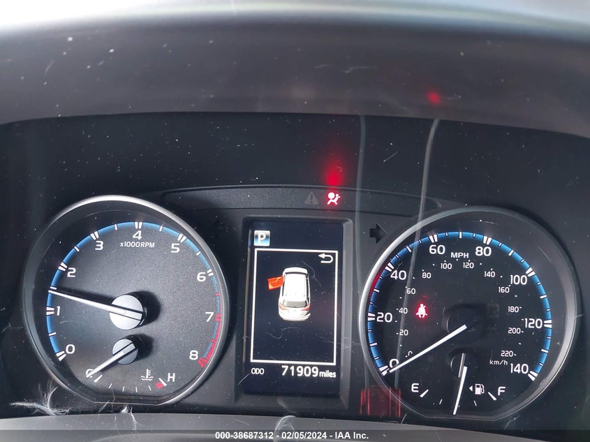 2018 TOYOTA RAV4 LE - JTMZFREV5JJ174480