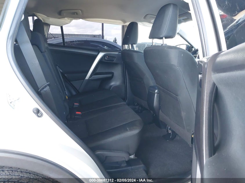 2018 TOYOTA RAV4 LE - JTMZFREV5JJ174480