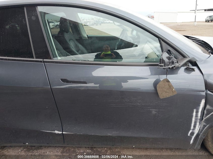 VIN 5YJYGDEE4MF141557 2021 TESLA MODEL Y