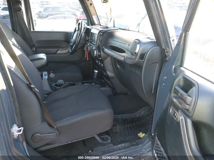 VIN 1C4BJWDGXJL854574 2018 JEEP WRANGLER JK UNLIMITED SPORT S 4X4