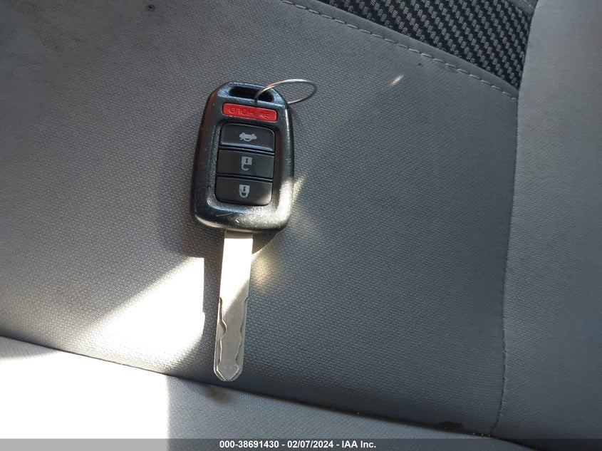 VIN 19XFC2F56JE038065 2018 HONDA CIVIC LX