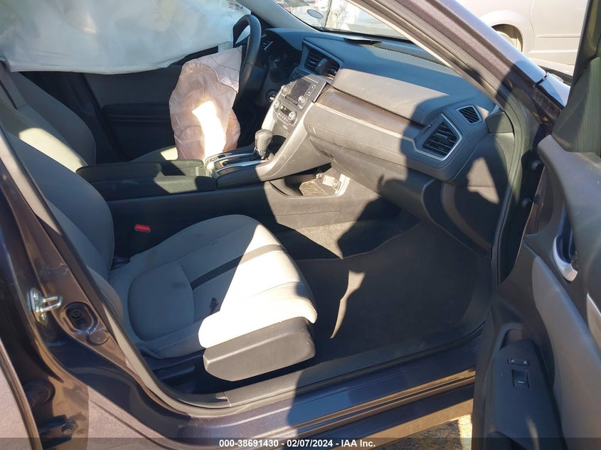 VIN 19XFC2F56JE038065 2018 HONDA CIVIC LX