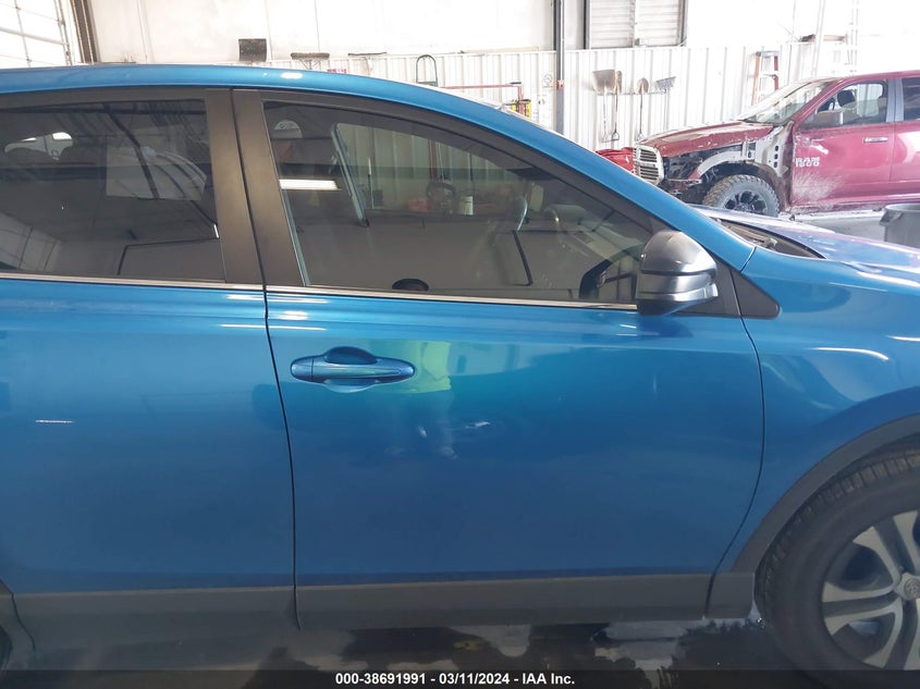 2018 TOYOTA RAV4 LE - JTMZFREV3JJ206326