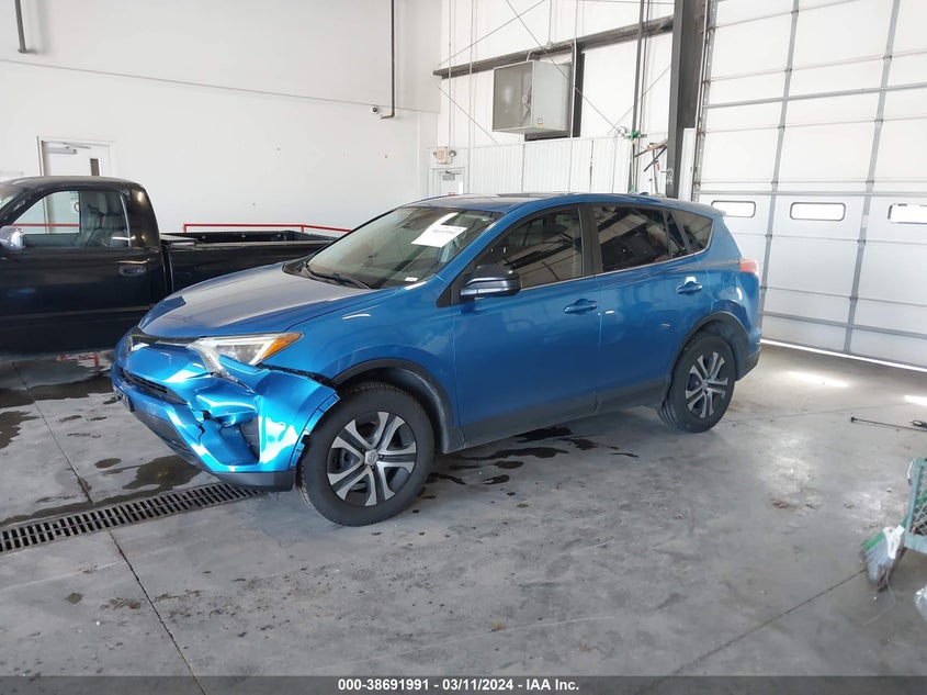 2018 TOYOTA RAV4 LE - JTMZFREV3JJ206326