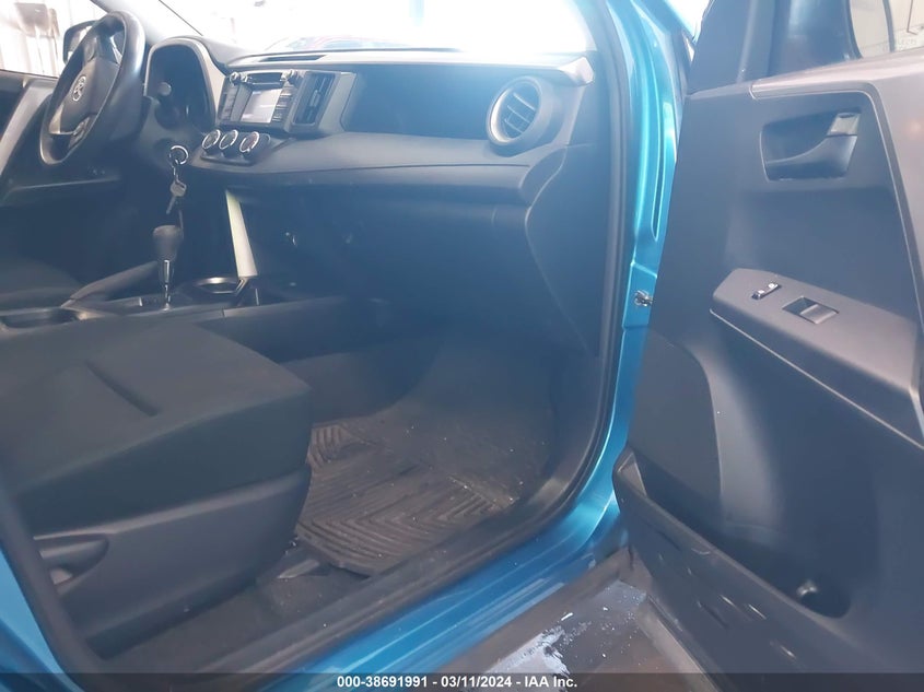 2018 TOYOTA RAV4 LE - JTMZFREV3JJ206326