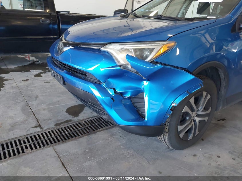 2018 TOYOTA RAV4 LE - JTMZFREV3JJ206326
