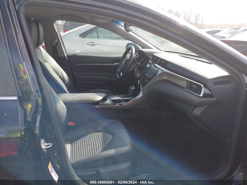 2018 TOYOTA CAMRY VIN: 4T1B11HK2JU571674