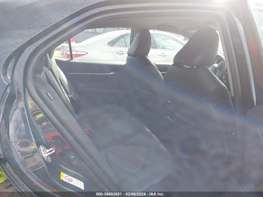 2018 TOYOTA CAMRY VIN: 4T1B11HK2JU571674