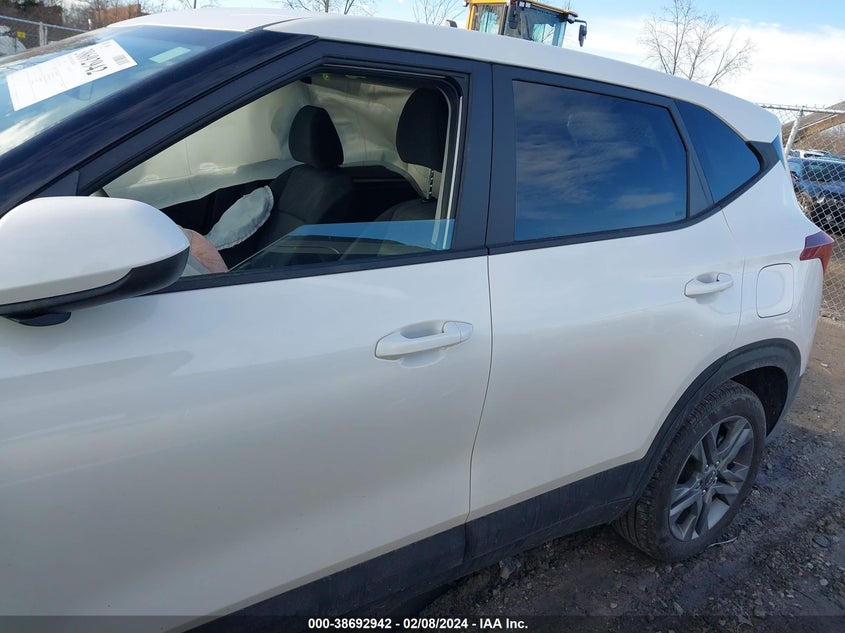 VIN KNDEPCAA7P7358952 2023 KIA SELTOS LX