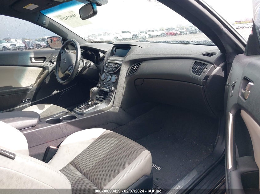 2016 HYUNDAI GENESIS 3.8 BASE - KMHHT6KJ9GU137245