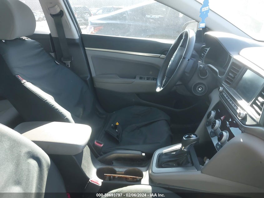VIN KMHD84LF1KU844203 2019 HYUNDAI ELANTRA SEL