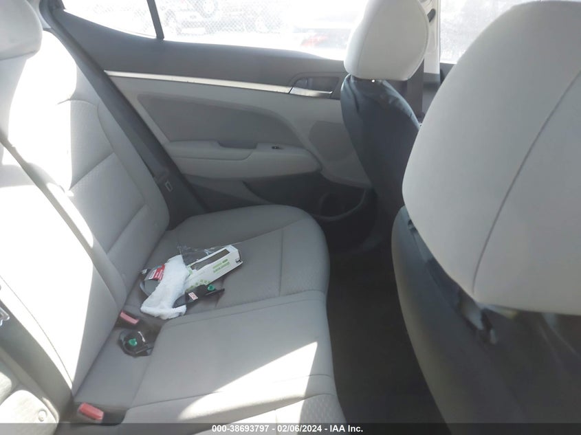 VIN KMHD84LF1KU844203 2019 HYUNDAI ELANTRA SEL