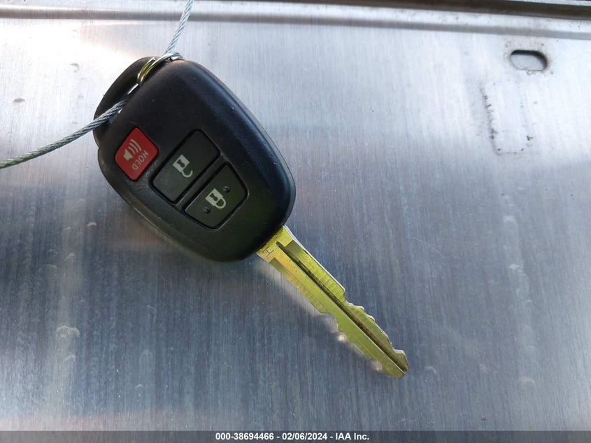 2013 TOYOTA RAV4 XLE - JTMWFREV6DD002948