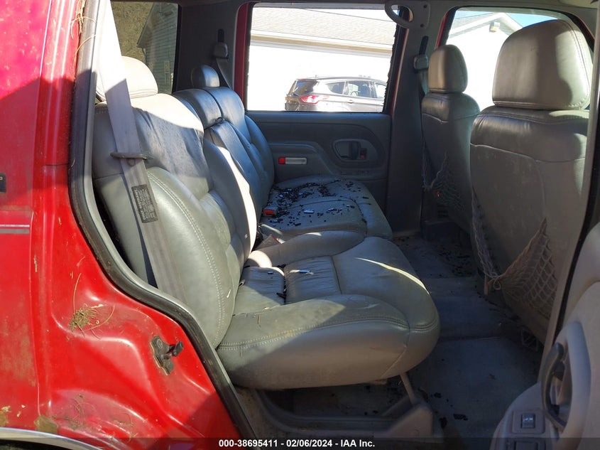 1996 Chevrolet Tahoe K1500 VIN: 1GNEK13R5TJ424151 Lot: 38695411