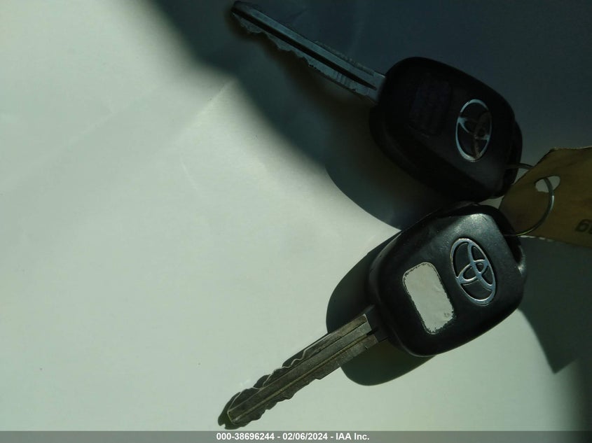 2014 TOYOTA RAV4 LE - JTMZFREV1EJ006437