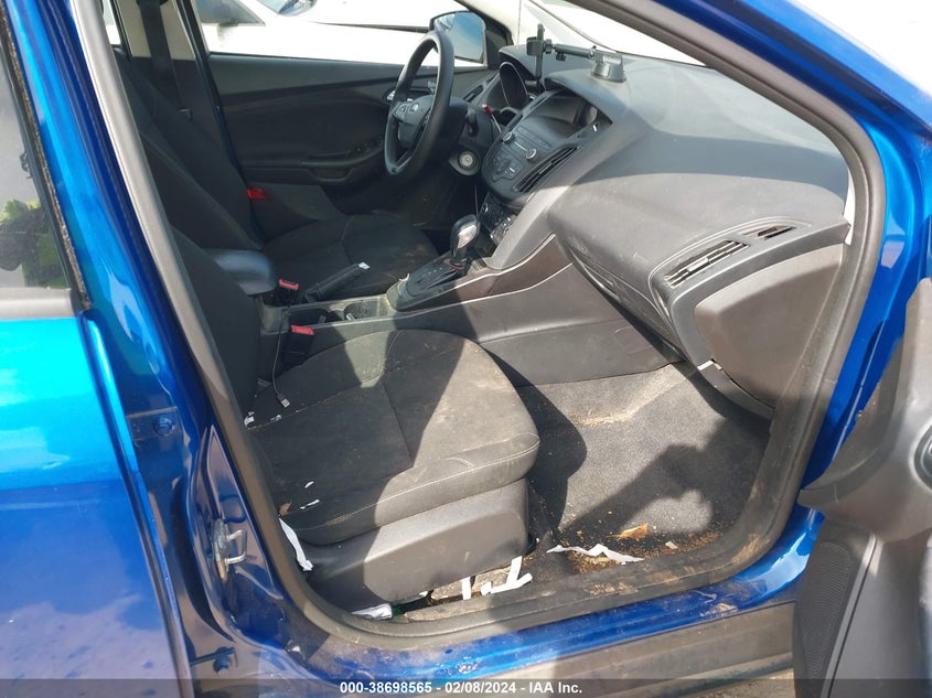 VIN 1FADP3F23JL265444 2018 FORD FOCUS SE