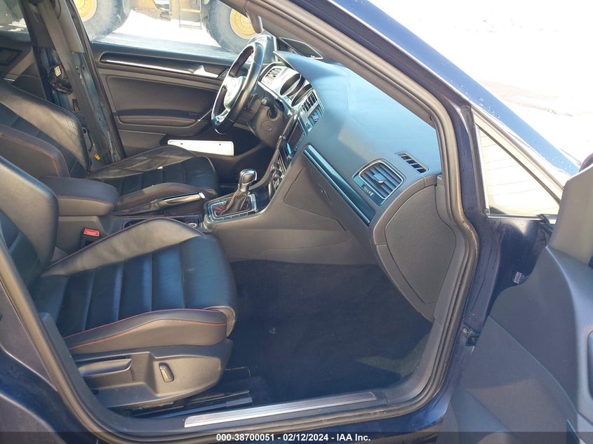 2015 VOLKSWAGEN GOLF GTI 2.0T SE 4-DOOR - 3VW4T7AU2FM071013