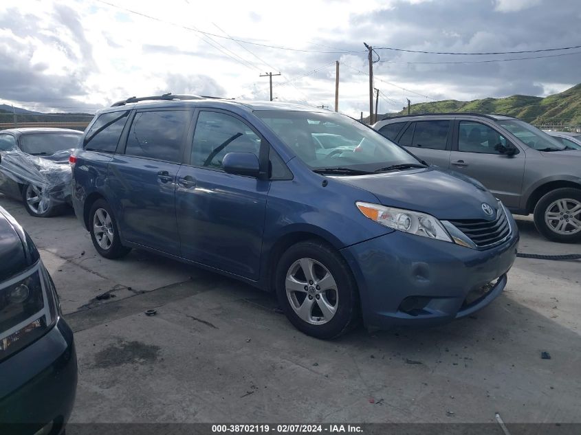 5TDKK3DC2ES467739 2014 Toyota Sienna Le V6 8 Passenger