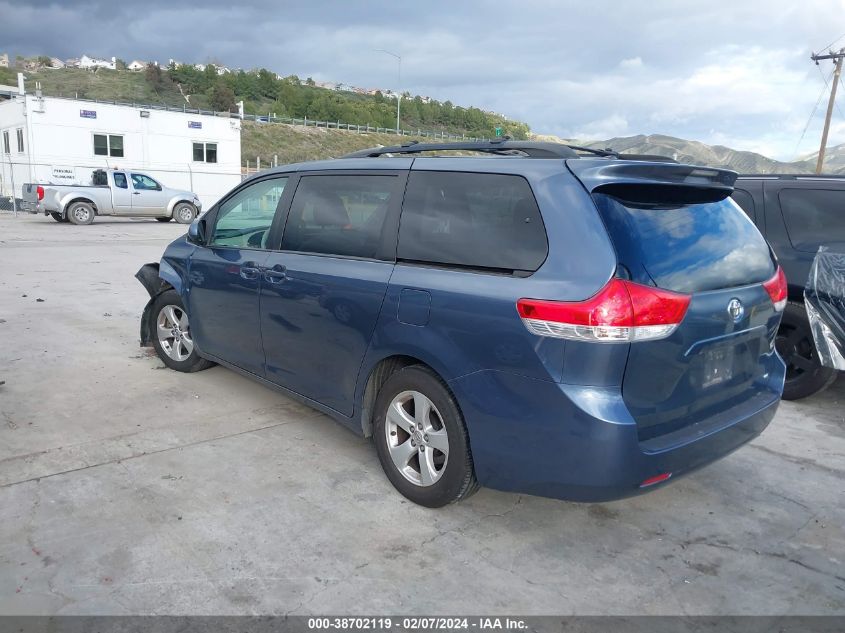 5TDKK3DC2ES467739 2014 Toyota Sienna Le V6 8 Passenger