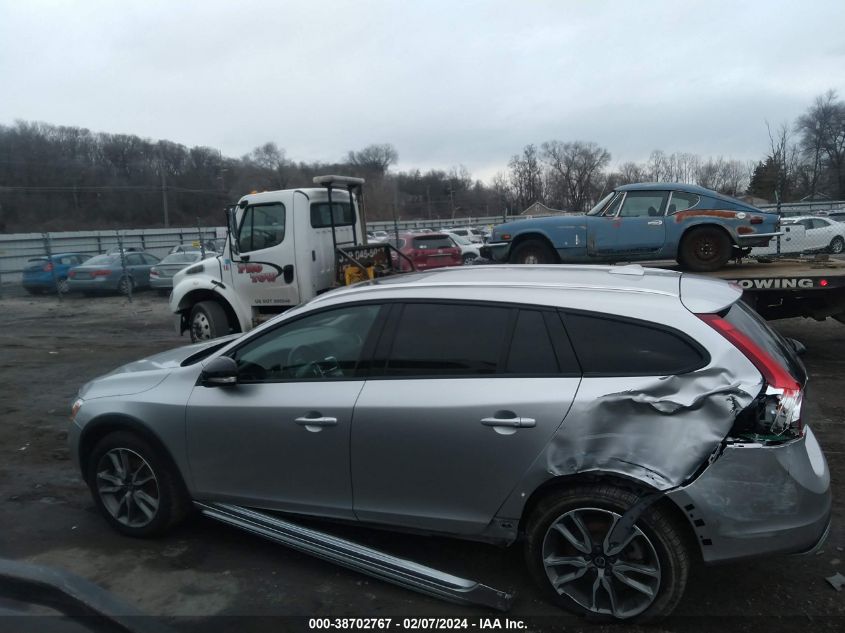 2017 Volvo V60 Cross Country T5 VIN: YV440MWK9H1032157 Lot: 38702767