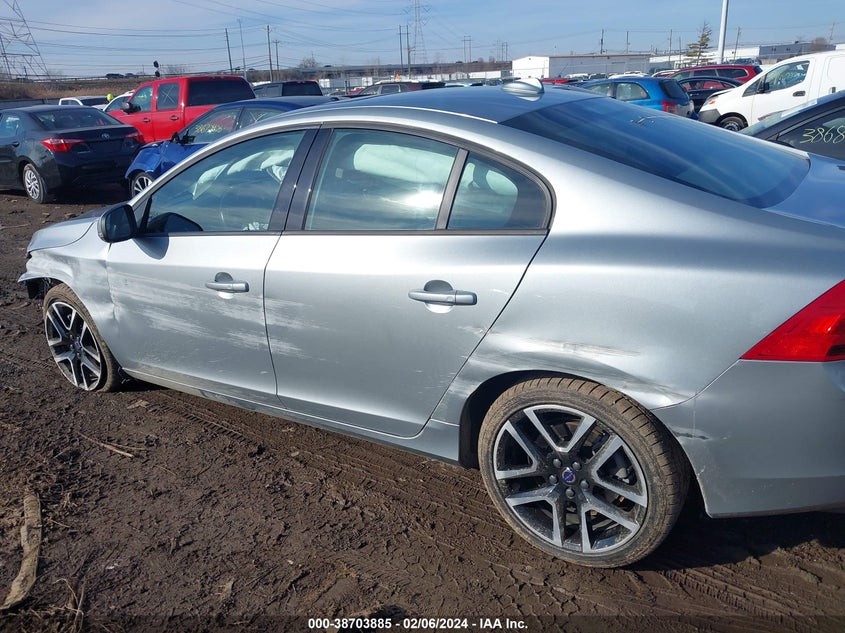 VIN YV140MTL4J2454055 2018 VOLVO S60 T5 DYNAMIC