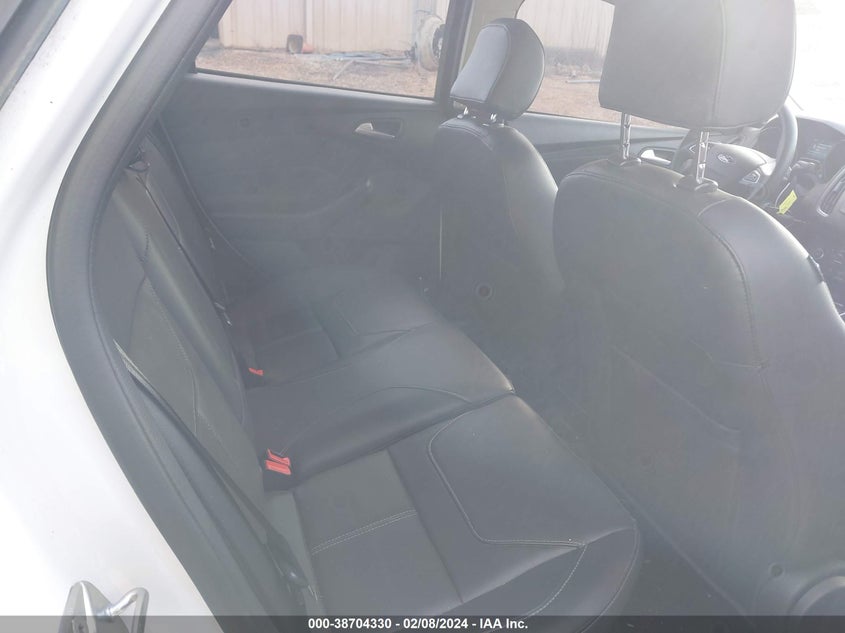 VIN 1FADP3FE3HL305865 2017 FORD FOCUS SE