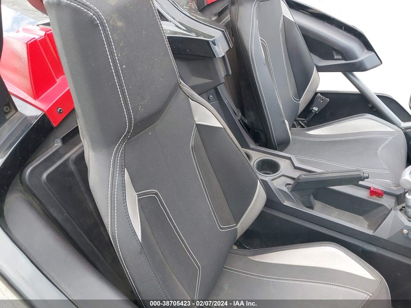 VIN 57XAAPFA7K8131092 2019 POLARIS SLINGSHOT SL