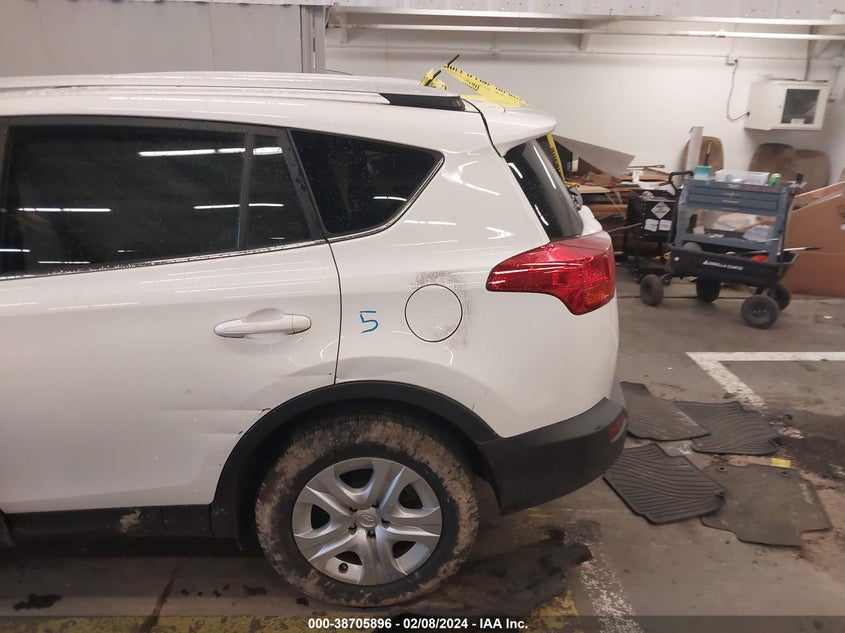 2015 TOYOTA RAV4 LE - JTMBFREV6FJ018649