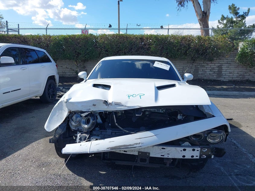VIN 2C3CDZAGXJH258187 2018 DODGE CHALLENGER SXT PLUS