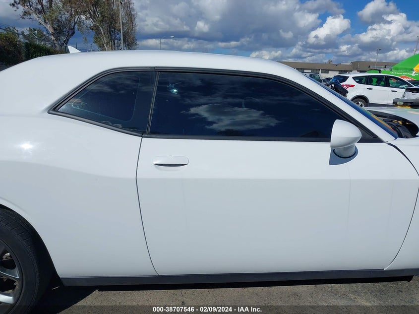 VIN 2C3CDZAGXJH258187 2018 DODGE CHALLENGER SXT PLUS